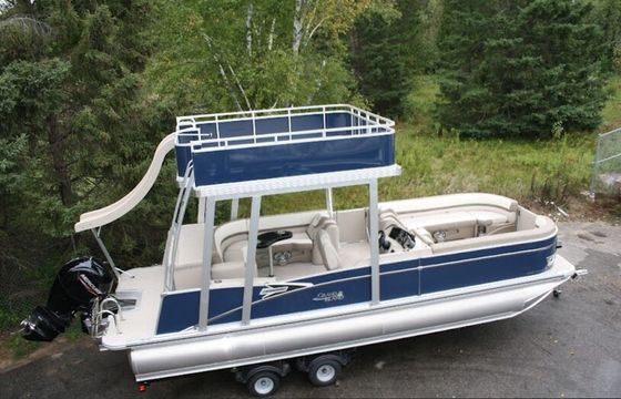 2025 Tahoe funship 25 ft upper deck  with slide 150 hp mercury