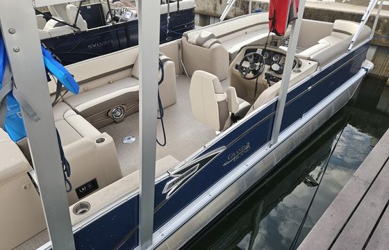 2025 Tahoe funship 25 ft upper deck  with slide 150 hp mercury