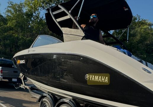 Yamaha AR220 Jet Boat