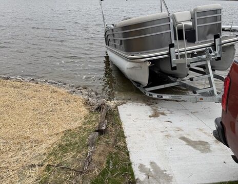 The Cottage at Posey Lake - Lowe SS230 Pontoon