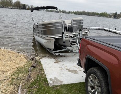 The Cottage at Posey Lake - Lowe SS230 Pontoon