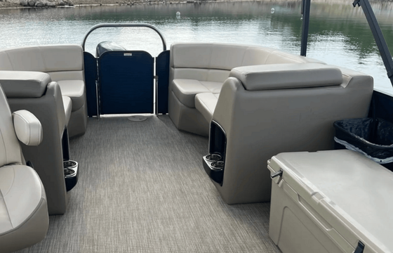 Lake Austin Tritoon (13 ppl max)