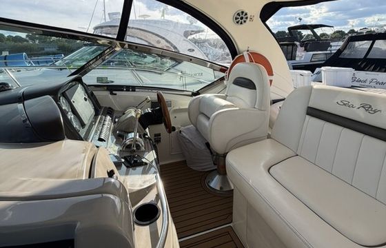 Sea Ray Sundancer 390 Yacht in Chicago