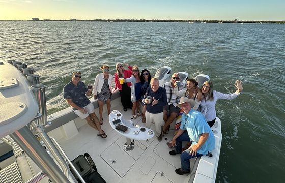 Beautiful 39' Seavee Center console