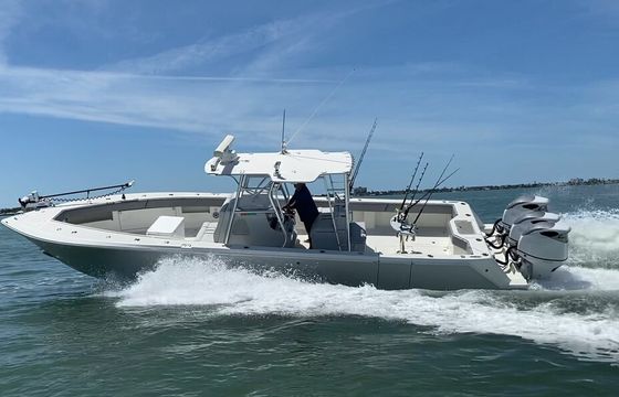 Beautiful 39' Seavee Center console