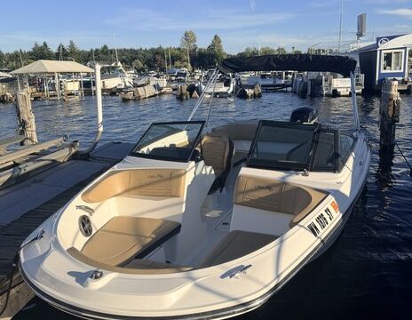 21' Sea Ray | Complimentary Lake-Day Activities on 5+ Hour Trips