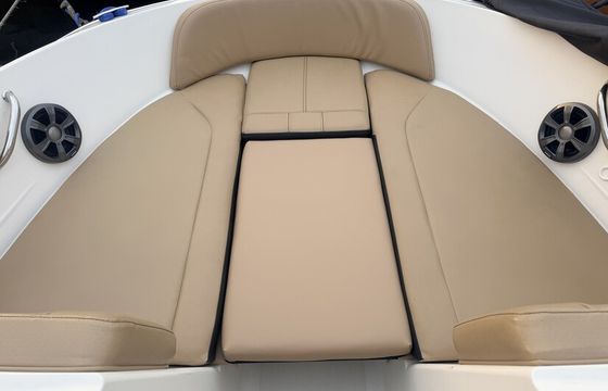 21' Sea Ray | Complimentary Lake-Day Activities on 5+ Hour Trips