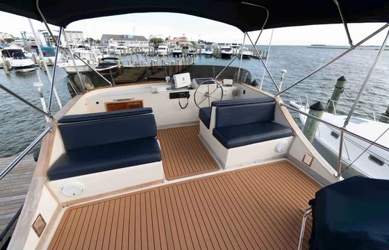 38’ Mariner for Intimate Cruises, Celebrations and Chesapeake Sunsets