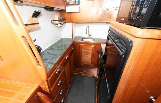 38’ Mariner for Intimate Cruises, Celebrations and Chesapeake Sunsets
