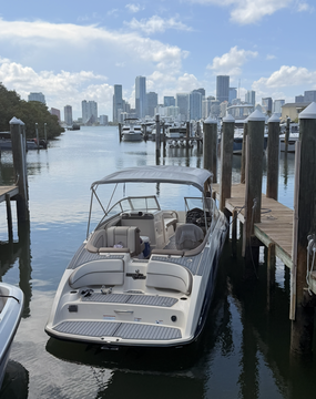 Chartecito Miami boat
