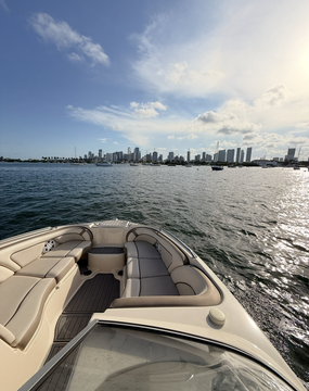Chartecito Miami boat