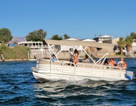 Captained - 22ft SunTracker Pontoon | Double Bimini | BBQ | $125/hr