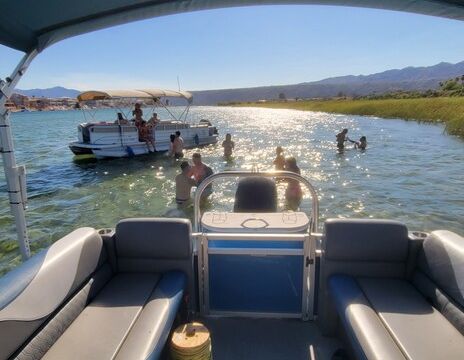 Captained - 22ft SunTracker Pontoon | Double Bimini | BBQ | $125/hr