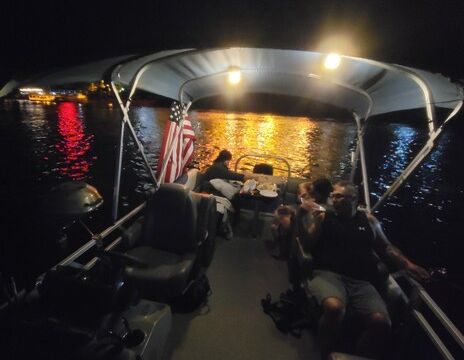 Captained - 22ft SunTracker Pontoon | Double Bimini | BBQ | $125/hr