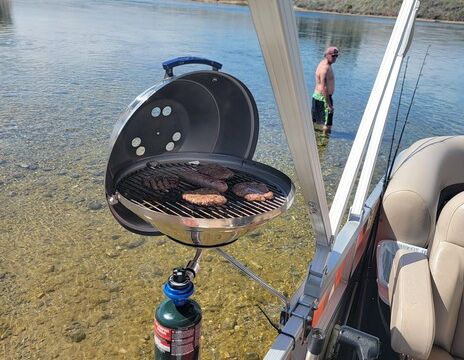 Captained - 22ft SunTracker Pontoon | Double Bimini | BBQ | $125/hr