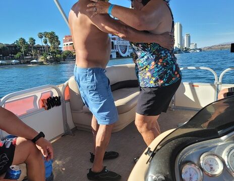 Captained - 22ft SunTracker Pontoon | Double Bimini | BBQ | $125/hr