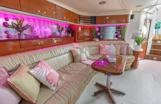 SPACIOUS 60' SEA RAY WITH 1 FREE HOUR MONDAY-THURSDAY