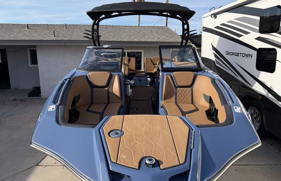 Wakeboard/Surf | ‘25 Yamaha 255XD – Captain Included