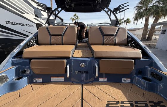 Wakeboard/Surf | ‘25 Yamaha 255XD – Captain Included