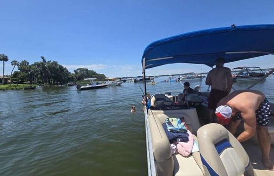 SunTracker Pontoon - Free delivery to Lake Eustis