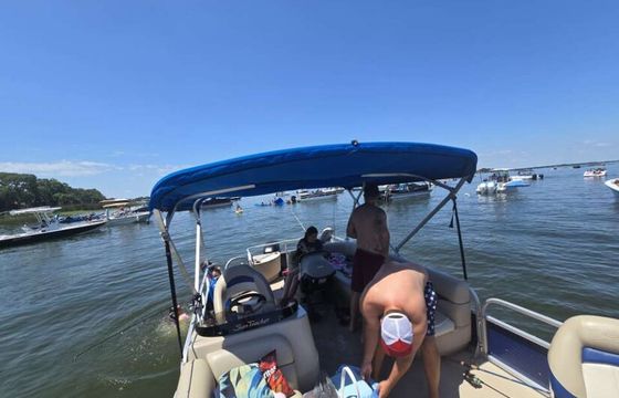 SunTracker Pontoon - Free delivery to Lake Eustis