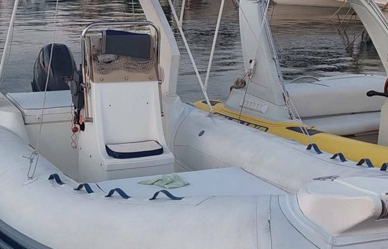 Aqua Intrepid 20