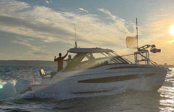 Aquila 32 Helen