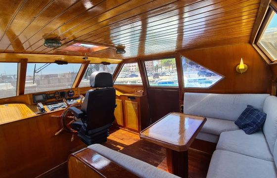 Astondoa 52 Oker