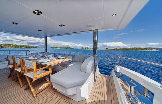 Azimut Grande 27 Aluminia Too