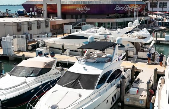 Azimut 60 Salty at Sea