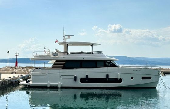 Azimut 66 Moon light