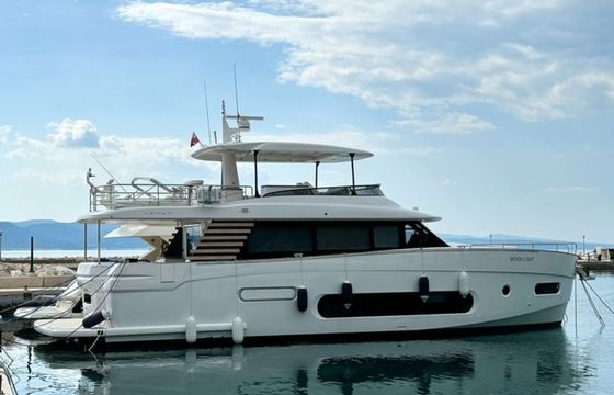 Azimut 66 Moon light
