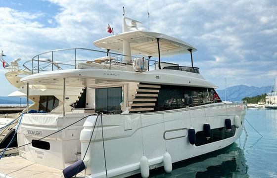 Azimut 66 Moon light