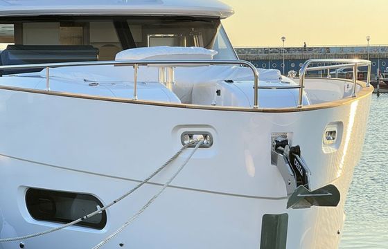 Azimut 66 Moon light