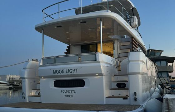Azimut 66 Moon light