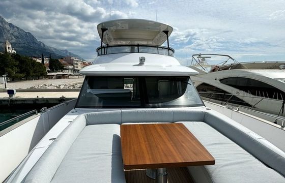 Azimut 66 Moon light