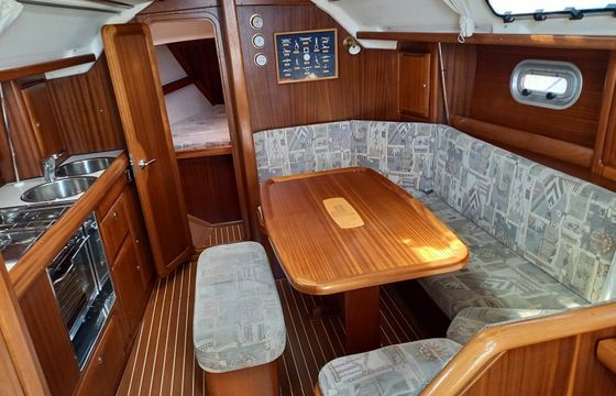 Bavaria 35 Cruiser Sjampajne