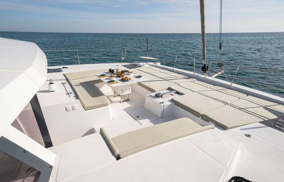 Bali 5.4 Lusitana boat