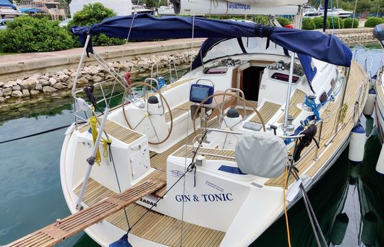 Bavaria 47 Cruiser Gin and Tonic