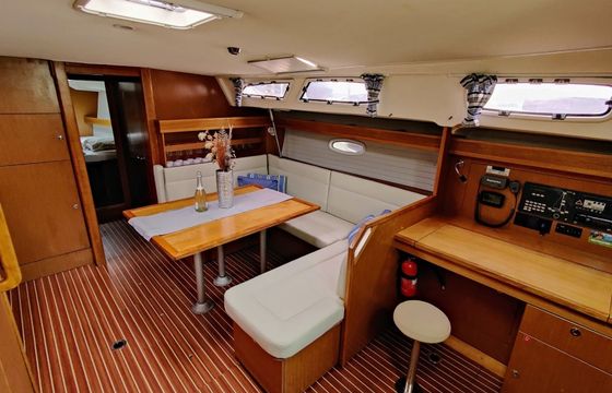 Bavaria 47 Cruiser Gin and Tonic