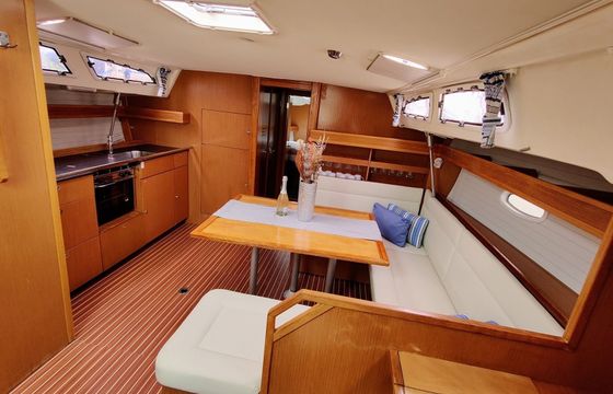 Bavaria 47 Cruiser Gin and Tonic