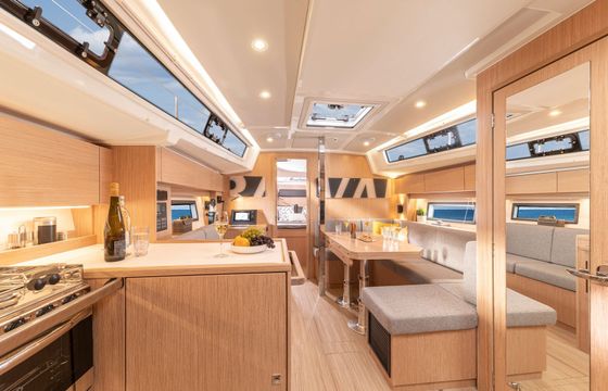 Bavaria C38 Boot Sieben