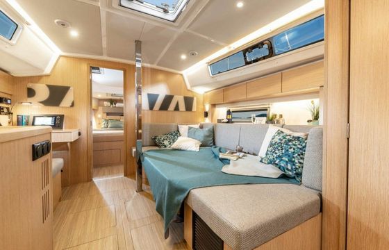 Bavaria C38 Boot Sieben