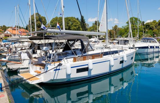 Bavaria C38 Petra
