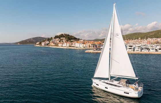 Bavaria C38 Aura