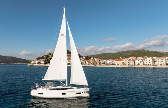 Bavaria C38 Aura