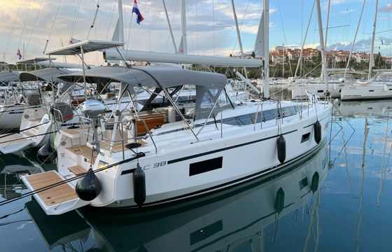 Bavaria C38 Mala Hana