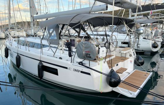 Bavaria C38 Mala Hana