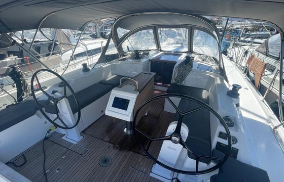 Bavaria C42 Blackberry