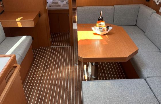 Bavaria C42 Juju